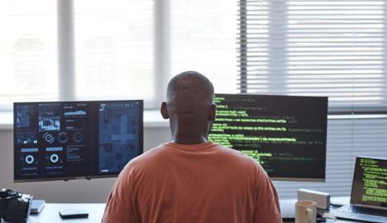 Comparison of Principal Software Engineer salaries at Microsoft and Google, showcasing pay ranges, benefits, and industry competitiveness.