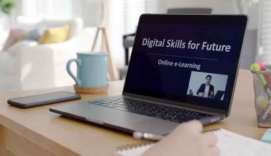 Showing key lessons and best practices from digital transformation, including technology adoption, process optimization, and organizational change.