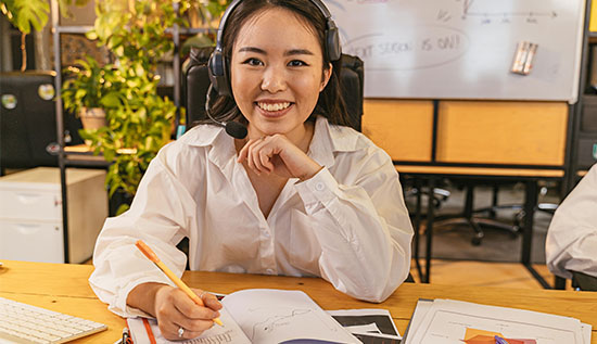 Virtual assistant using productivity tools for remote work.