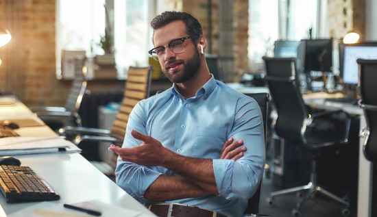 VP of Engineering guiding software engineers in a leadership meeting.